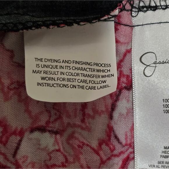 Jessica Simpson Black and Pink Roses Floral Pin Tucked Detail Shirt Plus Size 2X - Picture 5 of 7